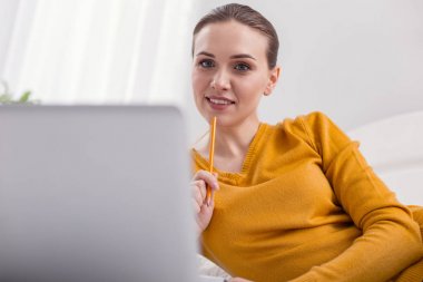 Dalgın kadın serbest meslek seçimi proje