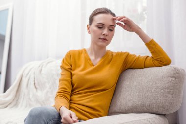 Güzel kadın duygu yorgun bitkin