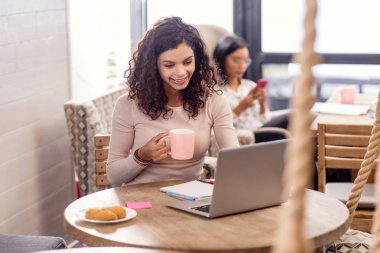 Güzel kadın serbest meslek sahibi için proje arıyor