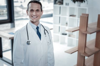 Dolapta olmak ve düz seyir memnun sorumlu doktor.