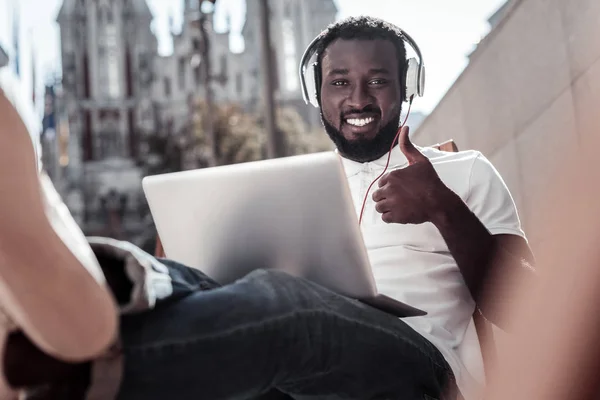 Freiberufler bei der Arbeit im Freien — Stockfoto