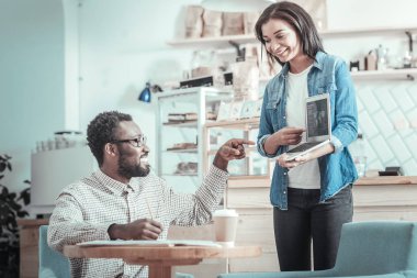 Güzel akıllı insanlar yaptıkları proje tartışıyor