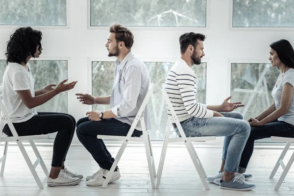 Alegres casais positivos conversando uns com os outros — Fotografia de Stock