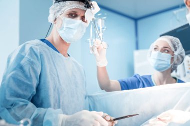 Akıllı profesyonel doktor bir işlemi gerçekleştirmek