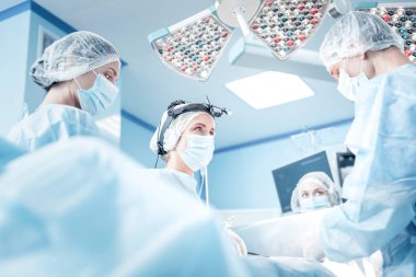 Onun meslektaşı arıyorum güzel genç kadın