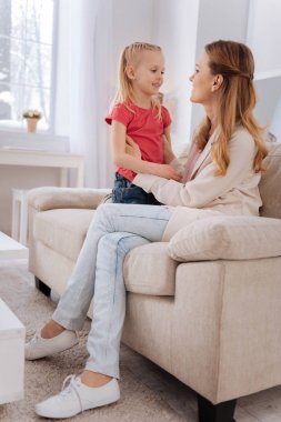 Hoş güzel kadın kızı arıyor