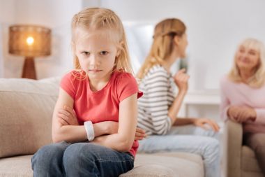 Sana bakmak güzel kızgın kız