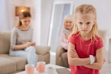 Kötü bir ruh halinde olmak mutsuz hüzünlü kız