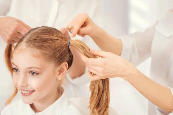 Close up of mother and granny making ponytails — Stock Photo, Image