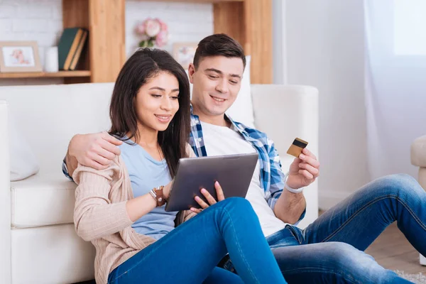 Loving happy couple shopping online — Stock Photo, Image