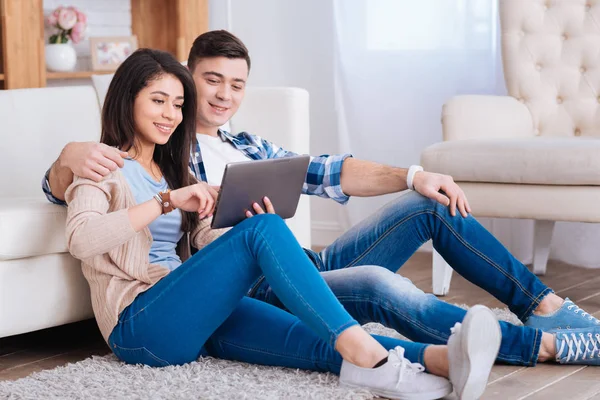 Optimistic pleasant couple playing game on tablet — Stock Photo, Image