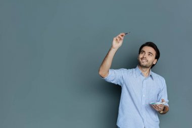 Çalışma neşeli pozitif sanatçı