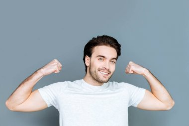 Joyful adam cesedi gösterilen yapılı