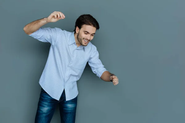 Alegre homem feliz olhando para baixo — Fotografia de Stock