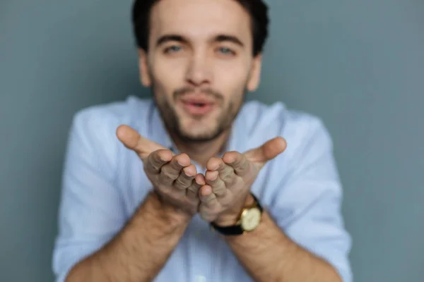 Selektiv fokus för manliga händer — Stockfoto