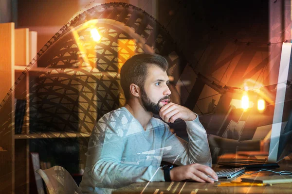 Smart programmer looking at the screen of a computer and thinking — Stock Photo, Image