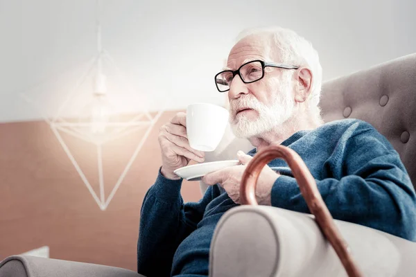 Fin äldre man vilar — Stockfoto