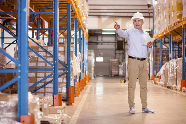 Gerente de seguridad profesional señalando con su mano — Foto de Stock