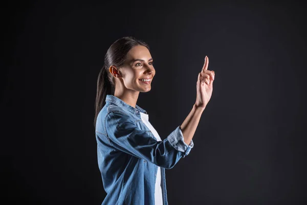 Feliz mulher encantada sorrindo — Fotografia de Stock