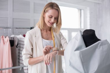 PIN seçme eşcinsel kadın terzi