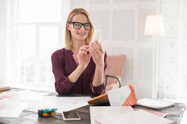 Professional female designer viewing plafond — Stock Photo, Image