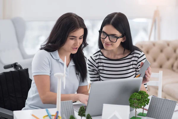 Engineering Software Focused Disabled Woman Colleague Developing Alternative Village While — Stock Photo, Image