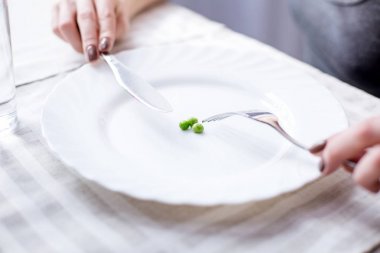 Bir plaka bezelye ile yakın çekim