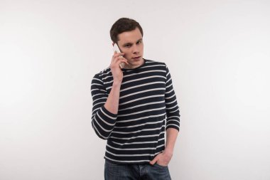 Yakışıklı genç adam arama yapma