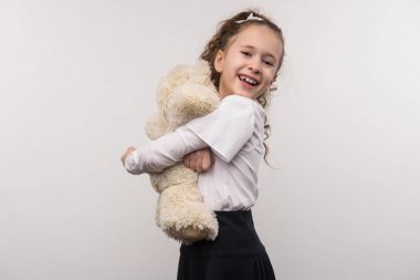 Ayısının sarılma memnun mutlu kız