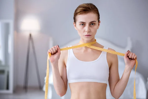 Triste donna depressa che ti guarda — Foto Stock