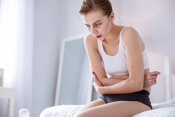 Mujer triste deprimida sintiendo dolor — Foto de Stock