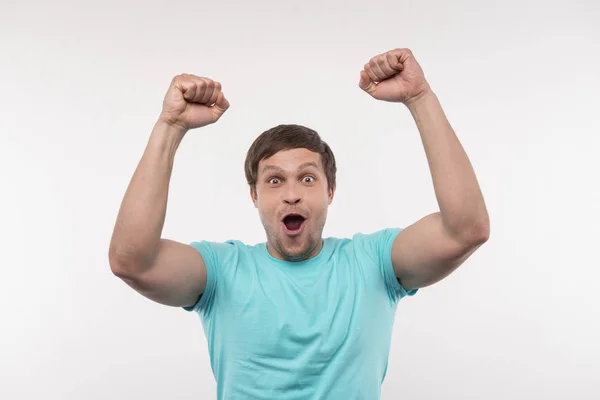 Hombre positivo alegre animando con sus manos —  Fotos de Stock