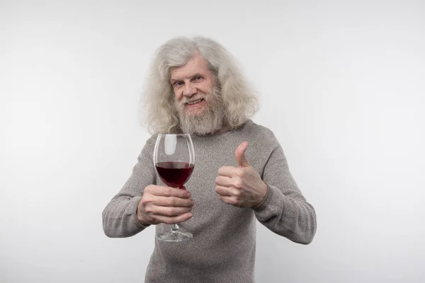 Pozytywny człowiek Brodaty wina — Zdjęcie stockowe