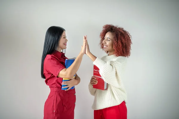 Friends giving high five after studying English together — Stock Photo, Image