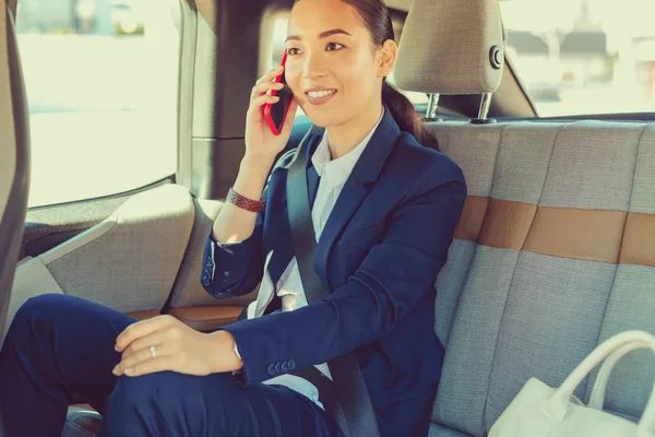 Positive delighted brunette female talking per telephone — Stock Photo, Image