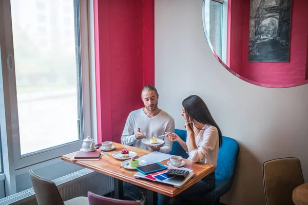 Couple discussing desserts while working on new seasonal menu — Stock Photo, Image