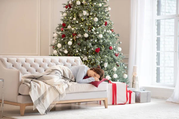 Young woman in grey shirt laying on sofa feeling depressed — Stock fotografie