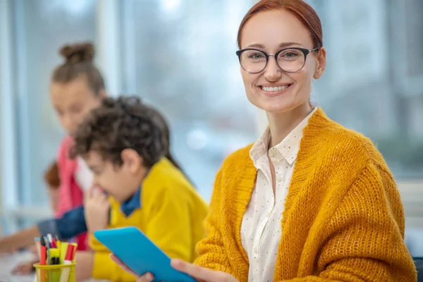 Young woman being satisfied with her job — Stock Photo, Image