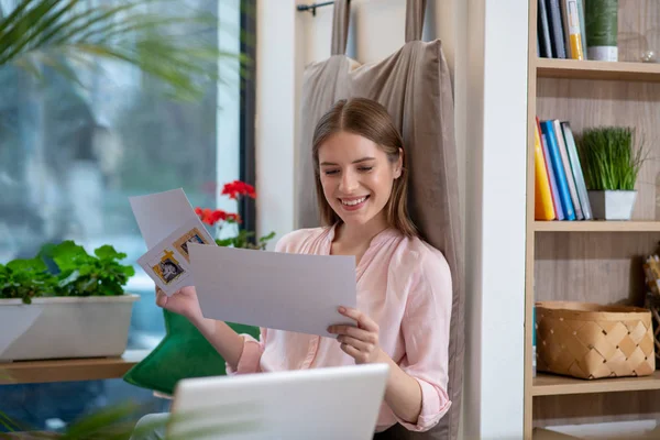 Cheerful young woman looking at her creative notes — Stock Photo, Image