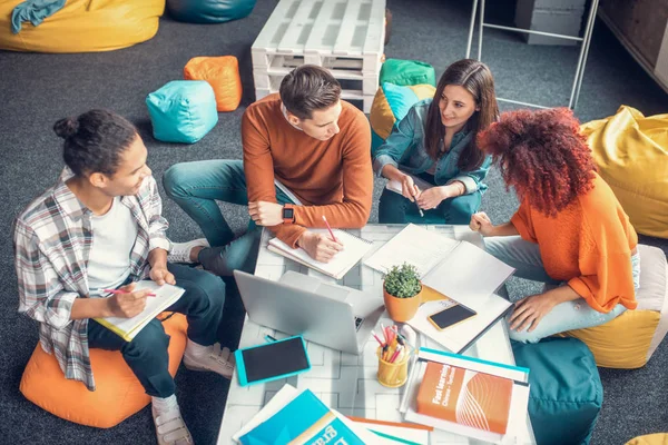 Students having group discussion while preparing for group project — Stock Photo, Image