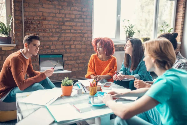 Student presenting his ideas with friends while having group project — 스톡 사진