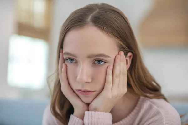 Face of a beautiful sad teenage girl. — Stock Photo, Image