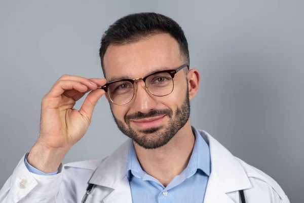 Tutup gambar seorang dokter di kacamata — Stok Foto