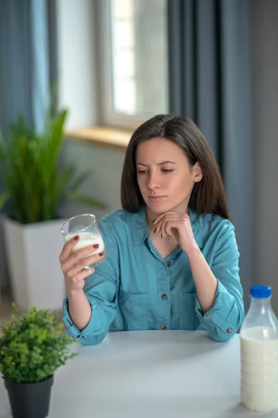 Young woman having a glass of milk in the morning — Stok fotoğraf