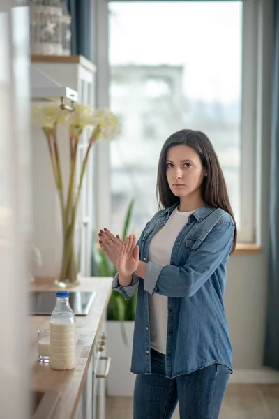 Woman refusing to drink milk because of metabolic disorder — Stock Photo, Image