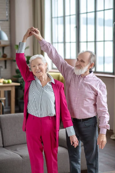 Happy elderly couple dancing and smiling nicely — Zdjęcie stockowe