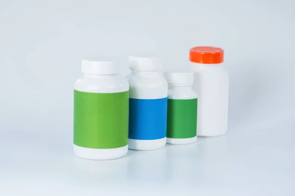 Close up imagem de várias garrafas de vitaminas — Fotografia de Stock