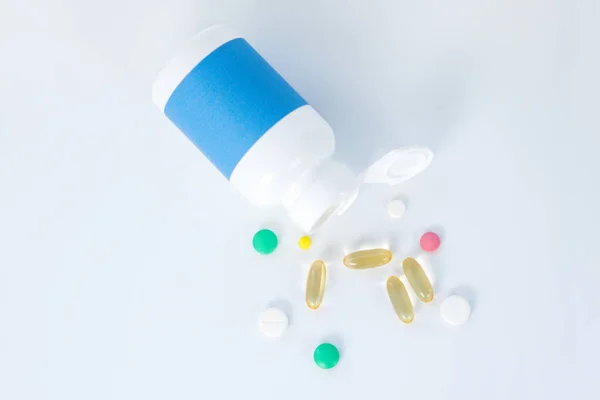 Many colorful capsules and pills on the table — Stock Photo, Image