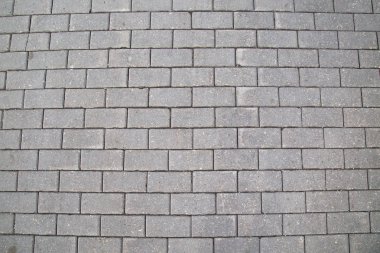 Kaldırımdaki gri yapay dikdörtgen kaldırım taşlarının arka planı. Arkaplan, dokular, iç mekan.