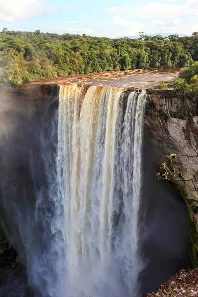 Vista Bela Cachoeira Poderosa Kaieteur Dia Ensolarado Claro Contra Fundo — Fotografia de Stock